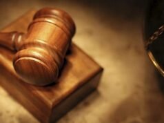 Entrenador de East Bay acusado de tener relaciones sexuales con estudiante