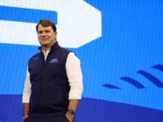 El CEO de Ford admite que “el cliente ha hablado” después de que el impulso de los vehículos eléctricos provocara una gran pérdida trimestral