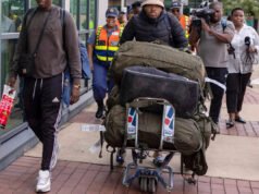 La policía sudafricana interroga a 11 hombres atraídos por Rusia para luchar en Ucrania