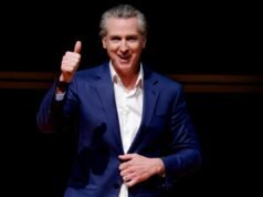 El alarde ‘racista’ de Newsom siembra problemas entre 28 demócratas