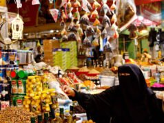 Proveedores israelíes liquidan existencias de dulces y refrescos en Gaza para el Ramadán