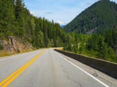 Oportunidades de senderismo, tesoros escondidos y aventuras te esperan a lo largo de este recorrido panorámico por Canadá