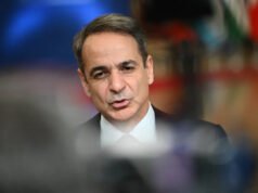 El primer ministro griego Mitsotakis visita Turquía en medio de crecientes tensiones