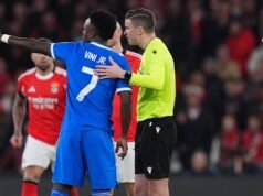 El partido Real Madrid vs Benfica se detuvo tras la acusación de racismo de Vinicius Junior, Liga de Campeones, vídeo