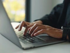 “Artista del ligue” ruso acusado de filmar en secreto a mujeres en Ghana