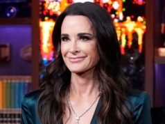 Kyle Richards cambió unos leggings negros por unos azules brillantes