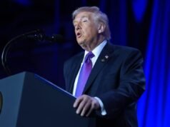 Para salvar las vidas de las personas mayores, Trump debe pisotear este mortal llamado antivacunas