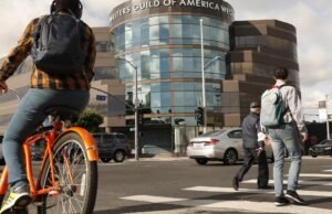 En medio de la huelga del sindicato de personal, el Gremio de Escritores puede cancelar la ceremonia de premiación