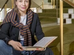 Dalia Stasevska dirige “Akhnaton” de Philip Glass en la Ópera de Los Ángeles