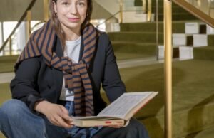 Dalia Stasevska dirige “Akhnaton” de Philip Glass en la Ópera de Los Ángeles