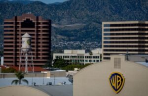 En medio de una batalla multimillonaria por Warner Bros., la compañía pierde 252 millones de dólares