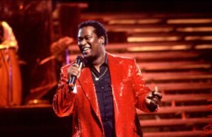 Nominados al Salón de la Fama del Rock & Roll: Luther Vandross, Phil Collins, Shakira