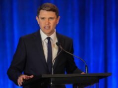 Stephen Colbert critica a CBS por prohibir entrevista con candidato demócrata