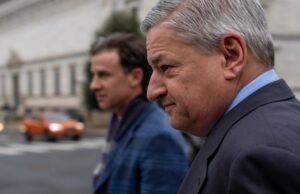 Netflix se retira de la subasta de Warner Bros., Paramount gana el premio