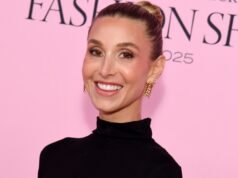 Whitney Port canalizó el estilo Pilates de mamá rica con este sujetador deportivo