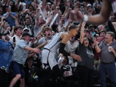 Victor Wembanyama anota el gol de campo ganador para llevar a los Spurs a superar a los Suns y asegurar el primer lugar del equipo en los playoffs desde 2019.