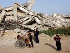Israel continúa los ataques en Gaza en medio de una guerra regional y mata a varios palestinos