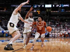 El base de Texas Jordan Pope revela que jugó con el pie roto en la derrota de Sweet 16 ante Purdue