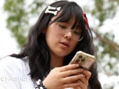 Las empresas de redes sociales deben hacer cumplir mejor la prohibición de menores de 16 años en Australia, dice el organismo de control