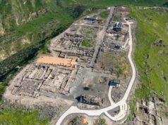 Evidencia de una escena perdida del rito del bautismo descubierta en una catedral de la época bizantina cerca del Mar de Galilea