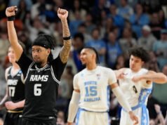 El No. 11 VCU regresa de 19 abajo para sorprender al No. 6 Carolina del Norte con la mayor remontada en la primera ronda en la historia del Torneo de la NCAA.