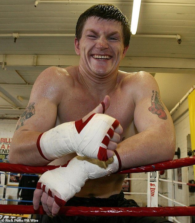 102146395-15664165-Ricky_Hatton_smiles_during_a_press_day_at_Bettabodies_Gym_in_Den-a-15_17740017425.jpeg
