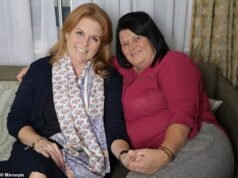 La extraordinaria amistad de 18 años de Sarah Ferguson con una madre desempleada del Ayuntamiento de Hull ha terminado, como ella dice: “No puedo creer que haya permitido que un simpatizante pedófilo entrara en mi casa”.