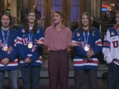 Las estrellas del hockey estadounidense se burlan de Donald Trump por la indignación de los Juegos Olímpicos de Invierno en un monólogo de SNL con Connor Storrie