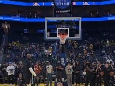 LeBron James eclipsado por su hija Zhuri, de 11 años, mientras hace un tiro ridículo en la cancha antes del partido de los Lakers