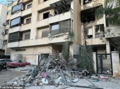 Dubái se ve sacudida por nuevas explosiones mientras los británicos atrapados esperan a ser evacuados y personas influyentes describen esconderse en sus casas mientras explotan las bombas.