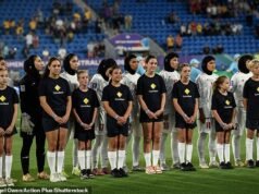 El equipo de fútbol de Irán se NIEGA a cantar su himno nacional en la Copa Asiática mientras la guerra azota a su país.