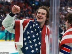 El héroe del hockey estadounidense Jack Hughes revela sus planes para su sonrisa ganadora de la medalla de oro después de que le extrajeran los dientes en los Juegos Olímpicos de Invierno.
