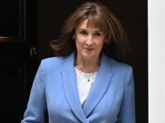 Rachel Reeves admite que la decisión del Partido Laborista de no apoyar los ataques “ilegales” de Donald Trump contra Irán podría dañar las conversaciones comerciales entre el Reino Unido y Estados Unidos, mientras los expertos advierten que el presidente frenará el acuerdo.