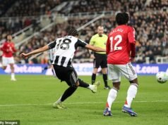 Newcastle 2-1 Man United: Toon ignora la injusticia obvia para vencer a los miserables Red Devils y poner fin a la racha invicta de Michael Carrick en un partido que demostró lo maravillosamente impredecible que sigue siendo el fútbol, escribe IAN LADYMAN