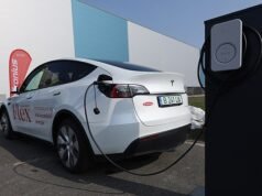 Los laboristas han sido condenados por gastar £4,5 millones del dinero de los contribuyentes en un bombardeo publicitario Net-Zero que insta a los automovilistas a optar por vehículos eléctricos en un intento por hacer cumplir una controvertida prohibición de 2030 sobre la venta de gasolina y diésel.
