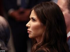 El rostro de Kristi Noem lo dice todo mientras Trump la arrastra públicamente a la máxima humillación después del despido