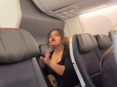 Desagradable pasajero de American Airlines se derrumba mientras sale para ver videos en el altavoz