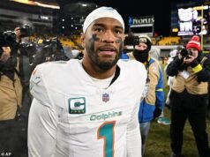 Los Miami Dolphins hacen un brutal movimiento de $99 millones por Tua Tagovailoa mientras la carrera del mariscal de campo alcanza un nuevo mínimo
