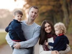 Revelado: el marido británico de una mujer de Florida que disparó a sus dos hijos y luego se suicidó es hermano de la presentadora de Sky Sports, Polly James.