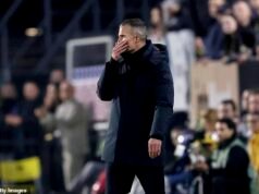 Feyenoord toma una decisión sobre el futuro de Robin van Persie después de que los fanáticos corearan ‘Robin, piérdete’ con el equipo de Raheem Sterling a kilómetros de distancia en la carrera por el título.