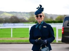 Zara Tindall llama la atención con un elegante traje de falda azul marino el primer día del Festival de Cheltenham con su esposo Mike