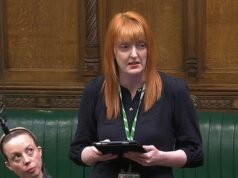 La reforma del juicio con jurado de ‘justicia blanda’ de David Lammy es respaldada por los parlamentarios en el primer obstáculo en la Cámara de los Comunes después de que el parlamentario laborista condenara las restricciones en un emotivo discurso sobre la violación.