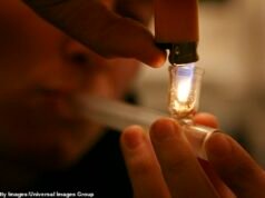 El SNP planea combatir el abuso de alcohol… ofreciendo pipas de crack a los adictos