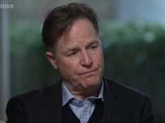 ¿Qué idiota inventó esta política, Nick? Clegg se queja de que las tasas de matrícula son “un desperdicio” y “profundamente injustas”… después de triplicarlas mientras era viceprimer ministro.