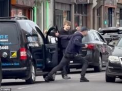 Un automovilista rompe el espejo retrovisor de otro coche tras recibir un batido