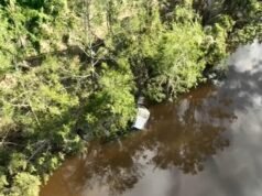Búsqueda desesperada de dos mochileros chinos después de que se encontrara un automóvil abandonado en las inundaciones de Queensland