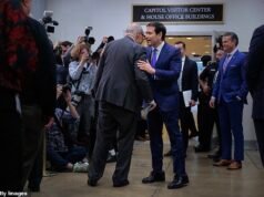 La humillante foto de los pies de Marco Rubio se vuelve viral después de revelar que Trump avergüenza a sus asesores por su talla de zapato