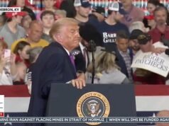 Momento dramático: Trump interrumpe su discurso después de que una audiencia femenina colapsara en un mitin en Kentucky, y el Dr. Oz se apresura al rescate