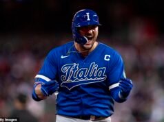 Estados Unidos evita por poco la humillante eliminación del Clásico Mundial de Béisbol cuando Italia vence a México con un histórico jonrón del capitán.