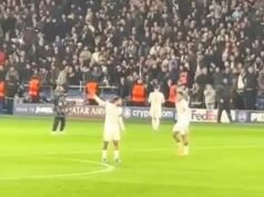 Momento impactante: Filip Jorgensen ignora al capitán del Chelsea, Reece James, y se NIEGA a aplaudir a los aficionados que viajan después de la derrota por 5-2 ante el PSG, mientras Jamie Carragher explica el principal problema que Liam Rosenior debe resolver si los Blues quieren ganar trofeos.
